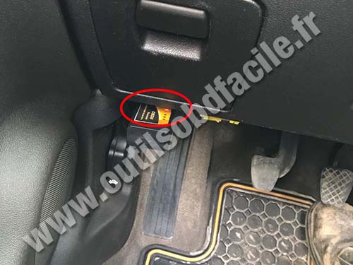 Chevrolet Cobalt - OBD connector