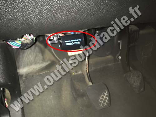 Chevrolet HHR - OBD plug