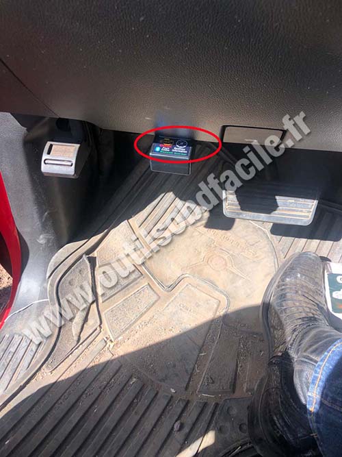 Chevrolet Silverado - OBD socket