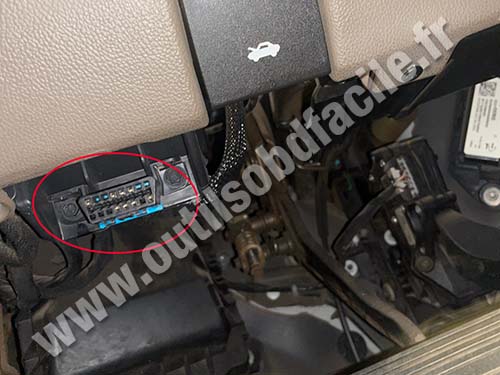 Chevrolet Taho - OBD socket