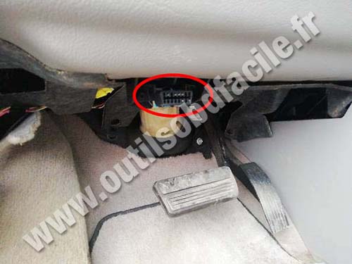 Chevrolet Uplander - OBD port