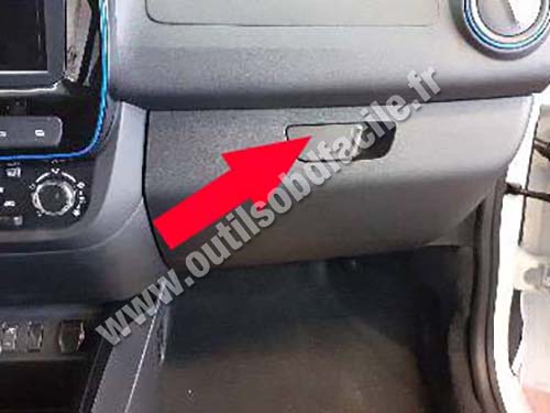 Dacia Spring - Glove box