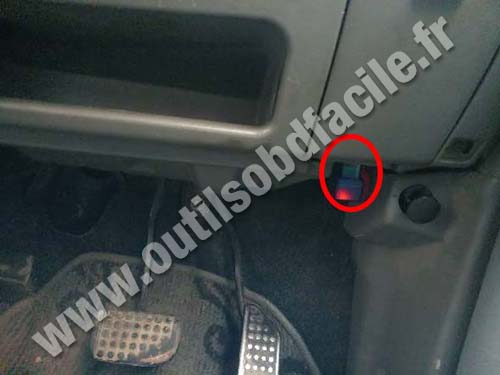 Daihatsu Move - OBD port