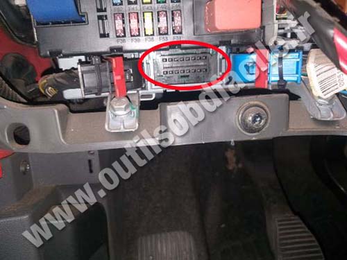 Fiat Punto - OBD port