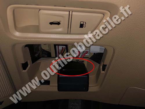 Hyundai Azera - OBD II socket