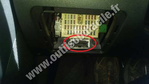 Hyundai I25 OBD2 port