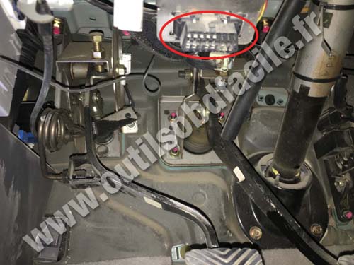 Hyundai Terracan - OBD socket