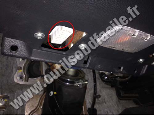 Infiniti FX - Diagnostic plug