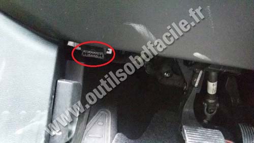 Jeep Renegade OBD plug