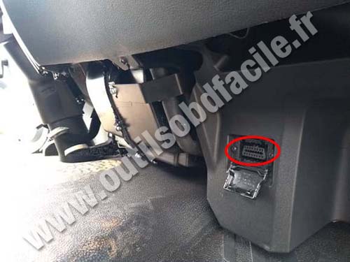 Mercedes Accelo - OBD port