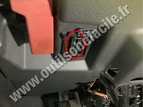 Mercedes Vaneo - OBD plug