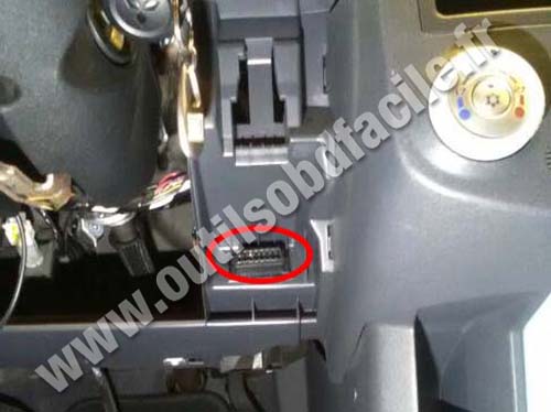 Mitsubishi Colt - OBD connector