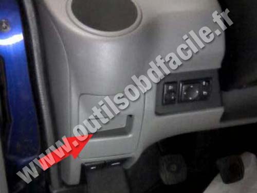 Nissan NV200 - Left of the steering wheel