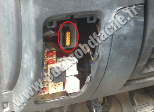 Nissan NV400 OBD2 plug