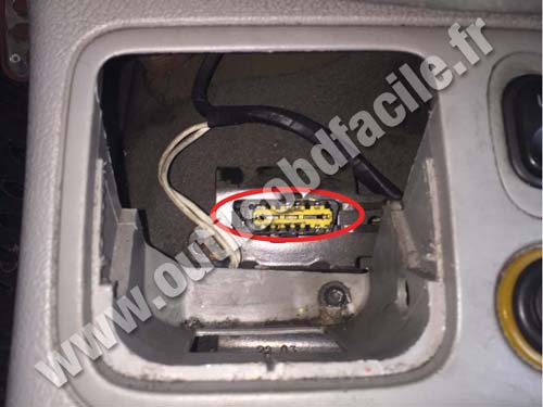 Nissan Platina - OBD2 connector