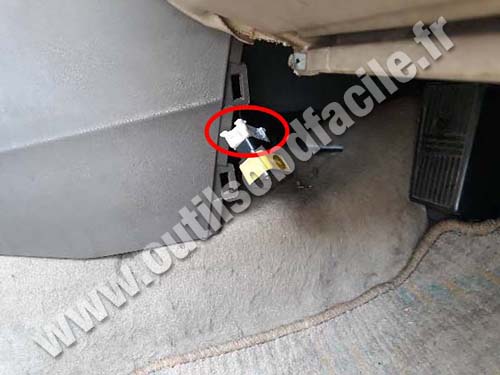 Nissan Sylphy - OBD port