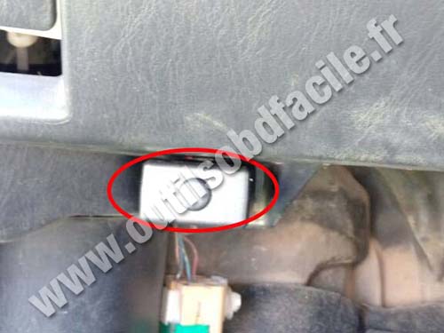 Pontiac Vibe - OBD port