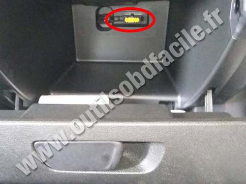 Renault Kwid - OBD II socket