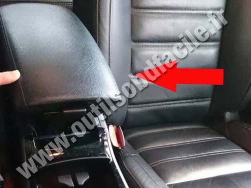 Renault Latitude Armrest