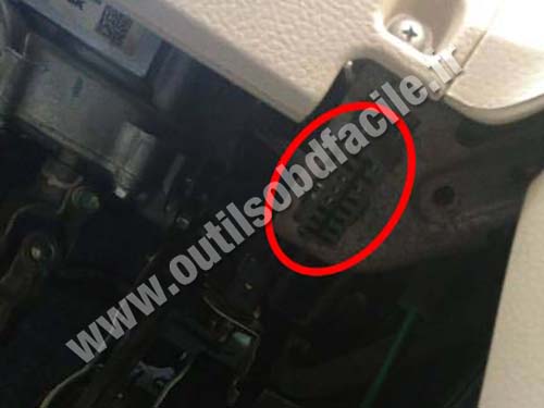 Suzuki Ertiga - OBD port