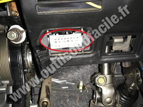 Toyota Celsior - OBD port