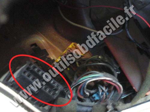 Volkswagen Gol - OBD socket