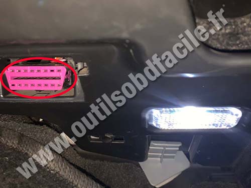 Volkswagen Touareg - OBD socket