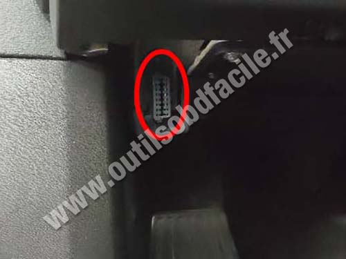 Volvo XC90 - OBD port